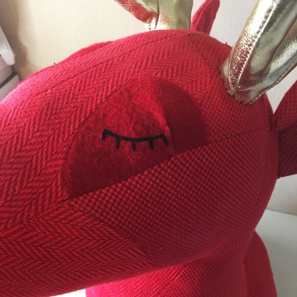 PLUSH RED REINDEER with Gold Antlers WALL DECOR 𐂂 - Picture 8 of 13